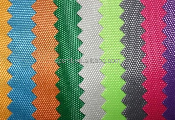 300D Poliéster Oxford Tejido Revestimiento PVC Revestido para una resistencia y durabilidad superiores