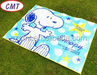 Escoge entre una variedad de anchos 58/60 &quot;Impresión recubierta con tejido de poliéster Snoopy